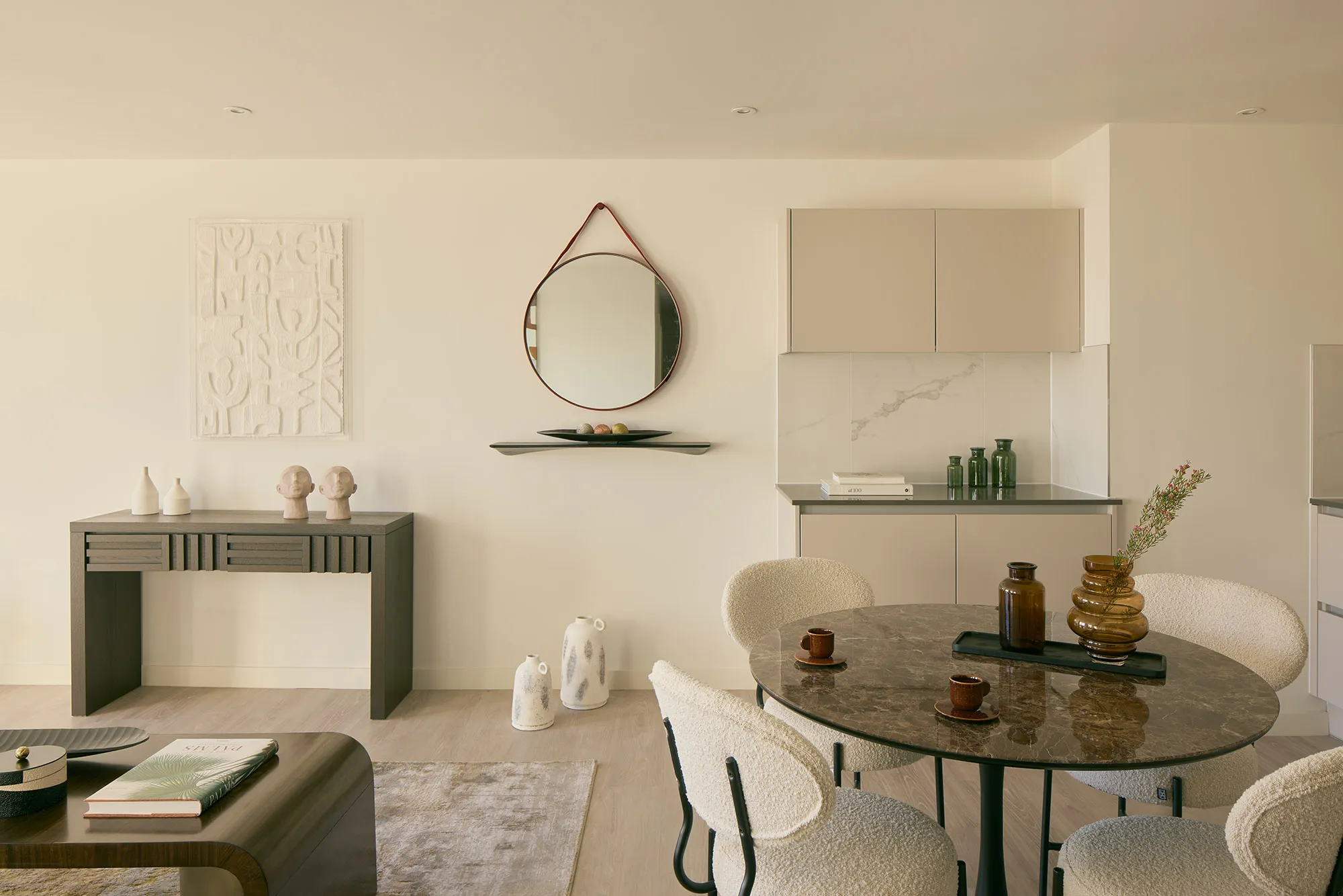 Kitchen & dining area