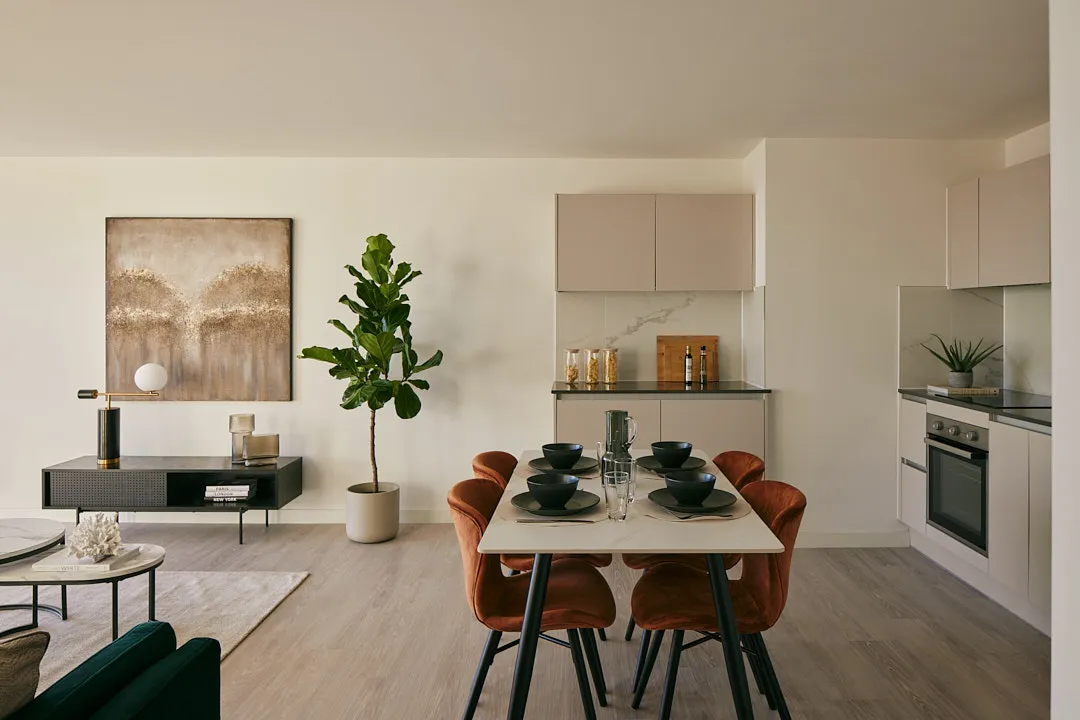 Kitchen & dining area