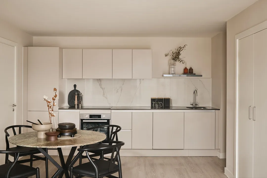 Kitchen area with dining table